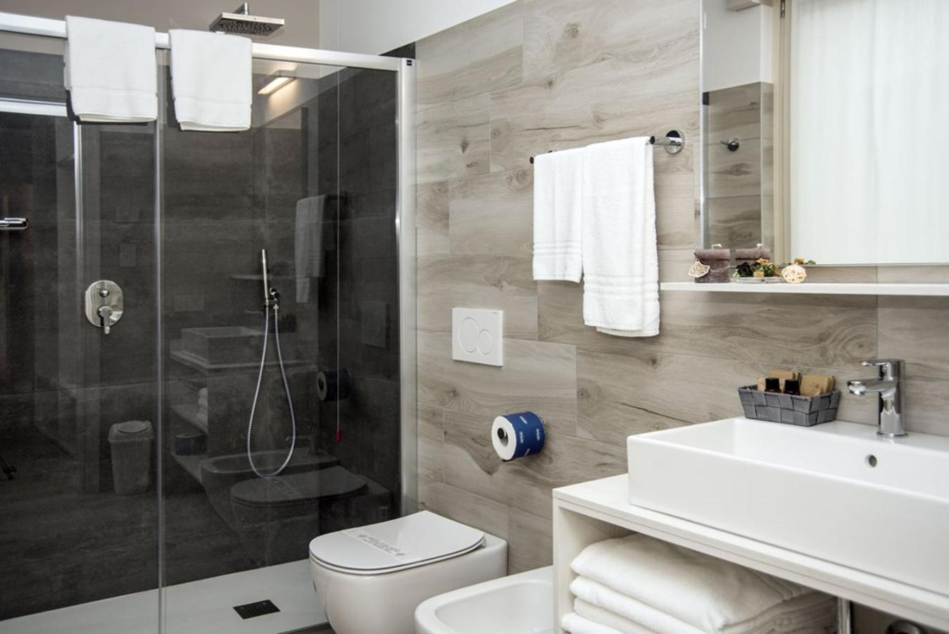 Camelot Appartamenti - Business E Holiday San Martino Buon Albergo Exterior foto